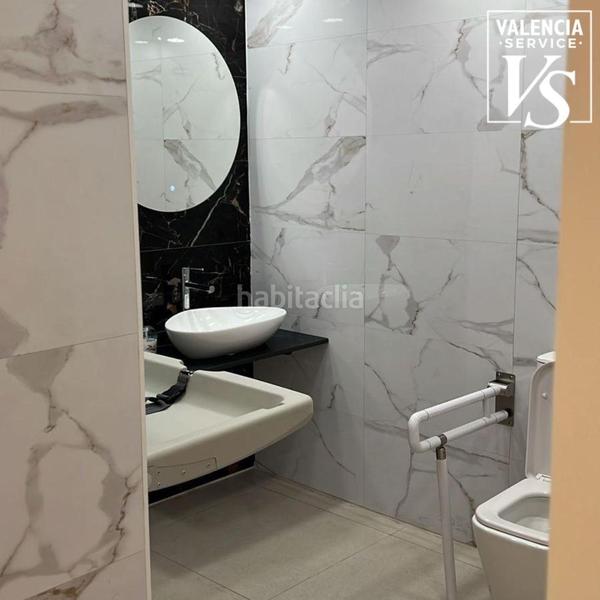 Foto 6051dee7-8cee-4561-b6f8-72bdd6bde397. Pas-de-porte local commercial dans Ciutat Jardí Valencia