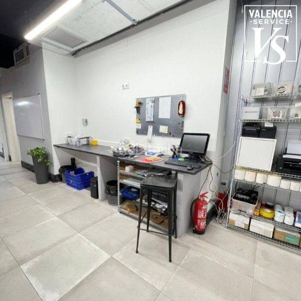 Foto a7ba25a7-548b-4dc6-9e4d-fd2ca748a2f9. Traspàs local comercial a El Botànic Valencia
