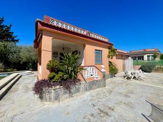 Xalet a Polgono poligono 13 75. Chalet ideal para familias con vivienda principal, casa de invit