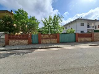 Finca rústica  Pou del glaç. Parcela en begues park totalmente plana  pou del glaç