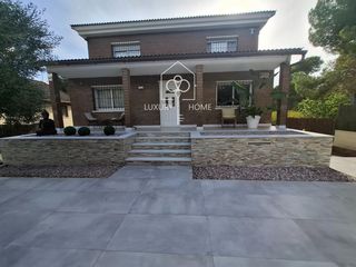 Xalet a Begues. Casa en begues