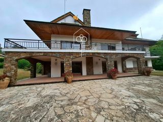 Xalet  Nostra sra. de falgars. Elegante chalet en begues