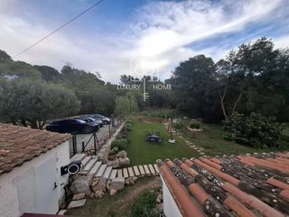 Casa in Begues. Masía reformada con gran jardín