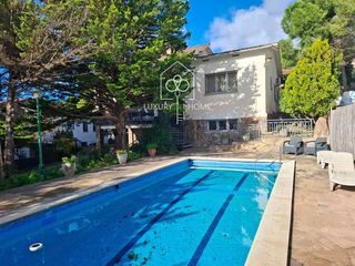 Xalet a Begues. Chalet independiente