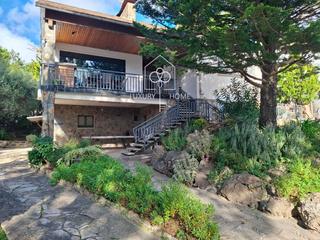 Chalet in Begues. Chalet independiente