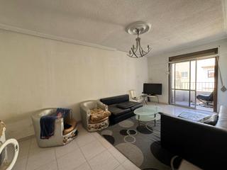 Appartement à Almoradí. Amplio piso en almoradí con 3 habitaciones y balcón!
