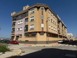 Apartament en Almorad�. Piso en esquina, todo exterior y listo para entrar a vivir