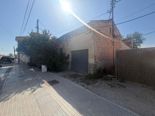 Masia en Almorad�. Amplia casa con terreno en heredades  oportunidad para reformar