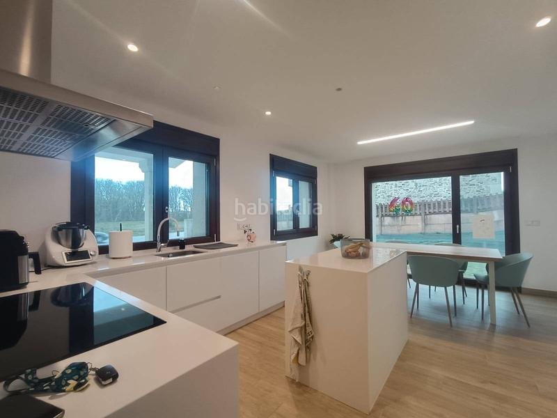 Foto a7ed79fa-8769-4218-a315-c6a256bc564a. Xalet amb calefacció aparcament a Trazo