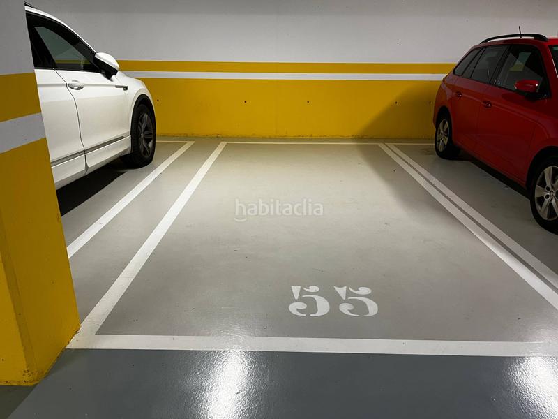 Foto cf521ce7-e094-4d12-8458-f2bd6f790b76. Parking voiture dans Ensanche - Sar Santiago de Compostela