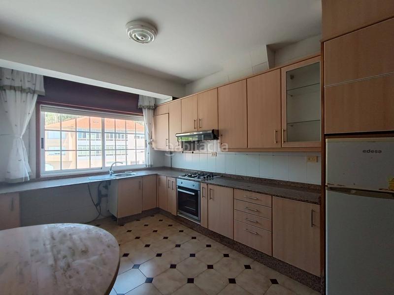 Foto 8d318751-fd6a-4736-863e-9a03bc448133. Pis amb calefacció aparcament a Boiro