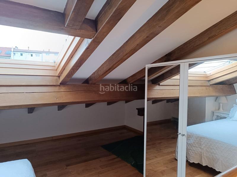 Foto 51fbbb94-e6d7-4063-bbe7-2b5086dc5597. Dúplex excelente piso buhardilla jardin bien situado y con reforma perfecta en Santiago de Compostela