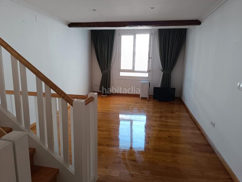 Foto 7540fa2b-beb8-467e-914c-225348285322. Dúplex excelente piso buhardilla jardin bien situado y con reforma perfecta en Santiago de Compostela