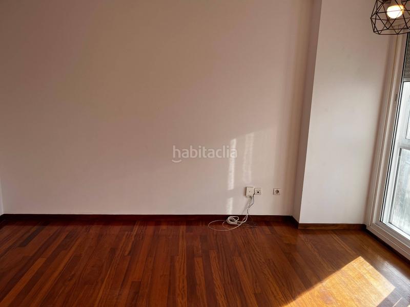 Foto cbab975f-9dc2-4a2e-8b2c-520470f23bcd. Alquiler piso se alquila piso sin muebles en zona cancelas en Santiago de Compostela