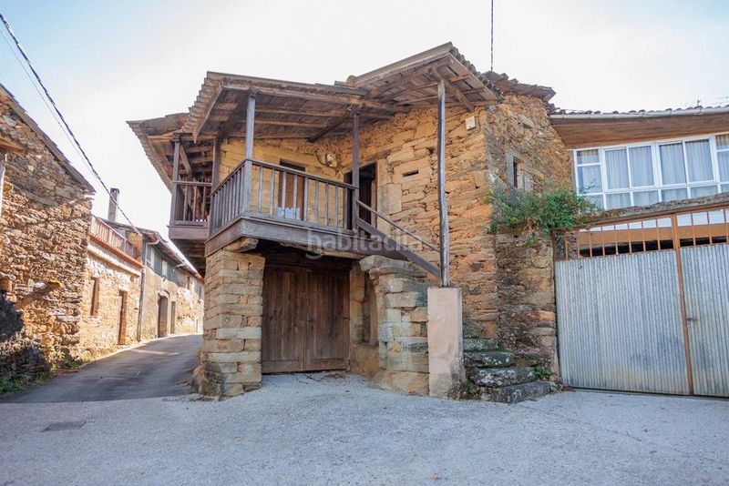 Foto c2ae3646-33dc-4df2-b0a2-c76184eaa4e0. Masia amb aparcament a Castrelo do Val