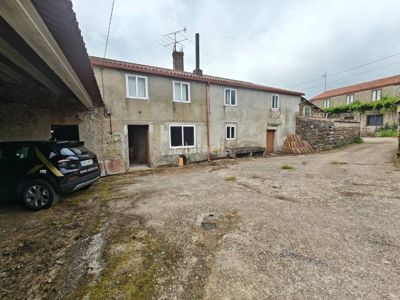 Foto b071e804-b9d3-44ea-8a3d-6a6806e610eb. Casa amb aparcament a Palas de Rei