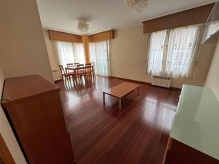 Miete Etagenwohnung  Calle de jaca. Se alquila piso en zona fontiñas