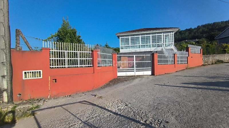 Foto f76d40bc-57c2-4b38-982a-47c7bd55bc48. Casa con parcheggio in Ribadavia