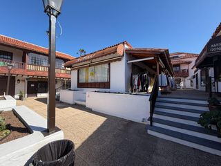 Local Comercial a San Antonio - Las Arenas. Venta de tres locales comerciales, con terraza y almacén. zona b