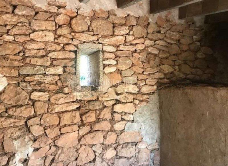 Foto f3e46023-7261-4b95-bde9-57714ae2f9a0. Masia a Llucmajor interior Llucmajor