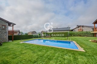 Casa a schiera  Carrer querol. Casa adosada en saneja