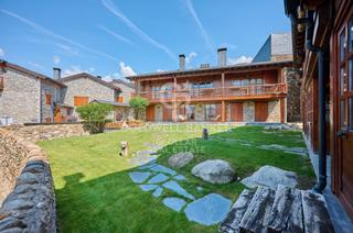 Casa adossada a Guils de Cerdanya. Casa adosada en saneja