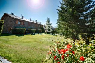 Casa adossada  Carrer camí ral. Casa en magnífica ubicación