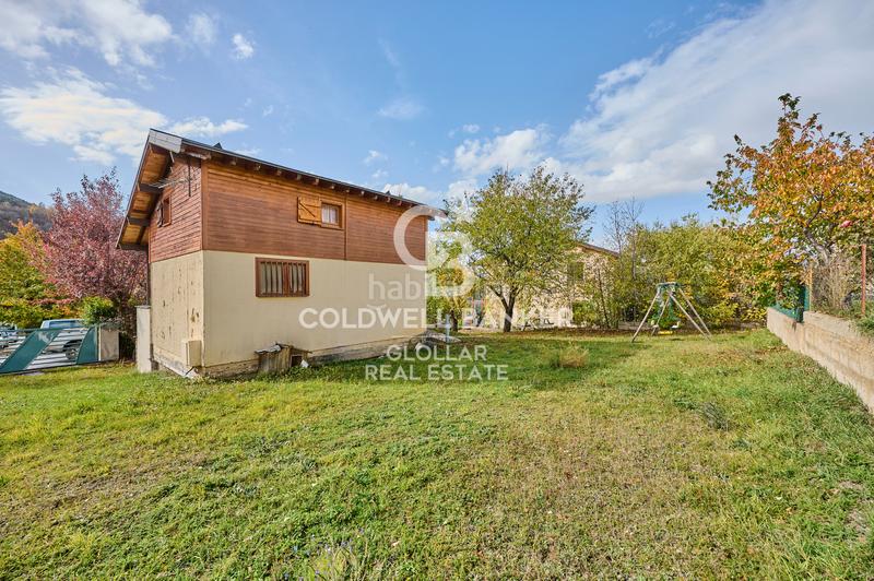 Foto 0e3a07cb-a9dc-4a0a-981c-99356d91a997. Haus mit heizung in Err