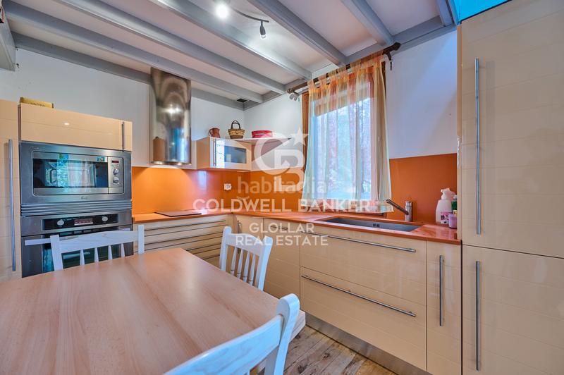 Foto e46a4a20-a960-4bf8-bce4-ab0f43e48bef. Haus mit heizung in Err