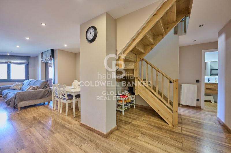 Foto cf7a0d72-8ba7-4c94-b416-805919367df9. Duplex con camino riscaldamento parcheggio in Puigcerdà