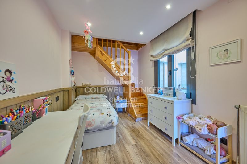 Foto f563e342-4fc9-4685-bf83-e1b701f99def. Duplex con camino riscaldamento parcheggio in Puigcerdà