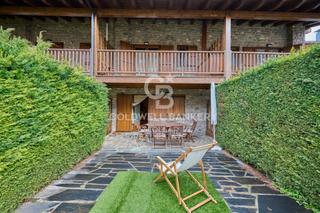 Casa adossada  Eix pirinenc. Acogedora casa adosada con jardn privado