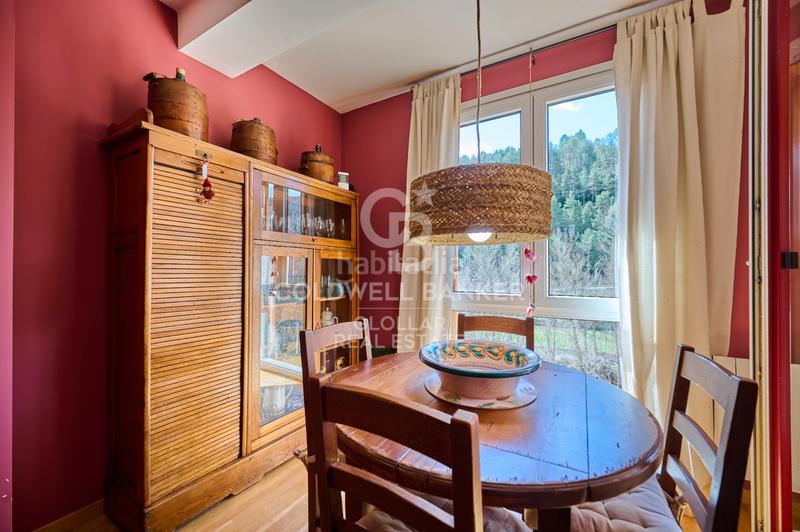 Foto 460e1d24-d413-44b7-9cb1-6c035389cd25. Piccolo appartamento con camino riscaldamento parcheggio piscina in Montellà i Martinet