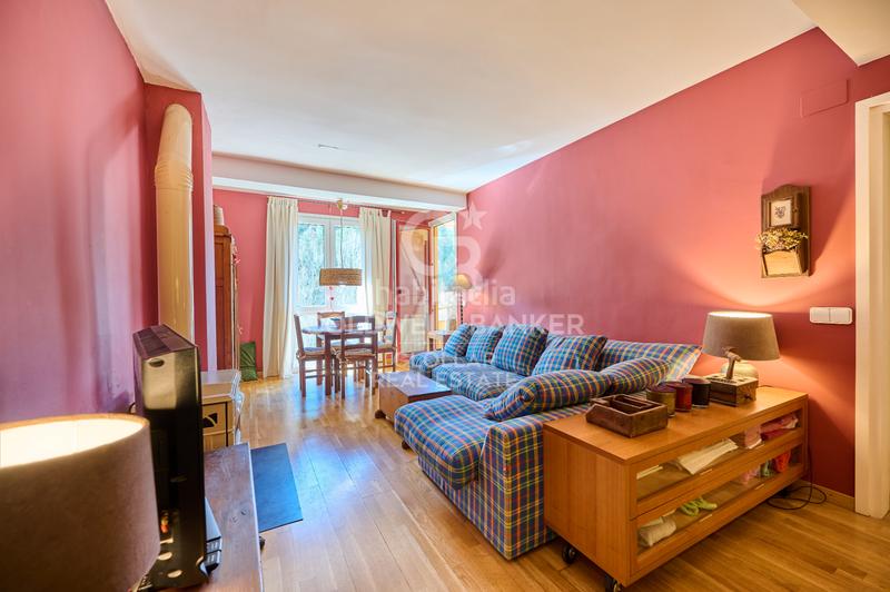 Foto 7aa052c4-f10d-44f6-8e91-f38496a13e6d. Piccolo appartamento con camino riscaldamento parcheggio piscina in Montellà i Martinet