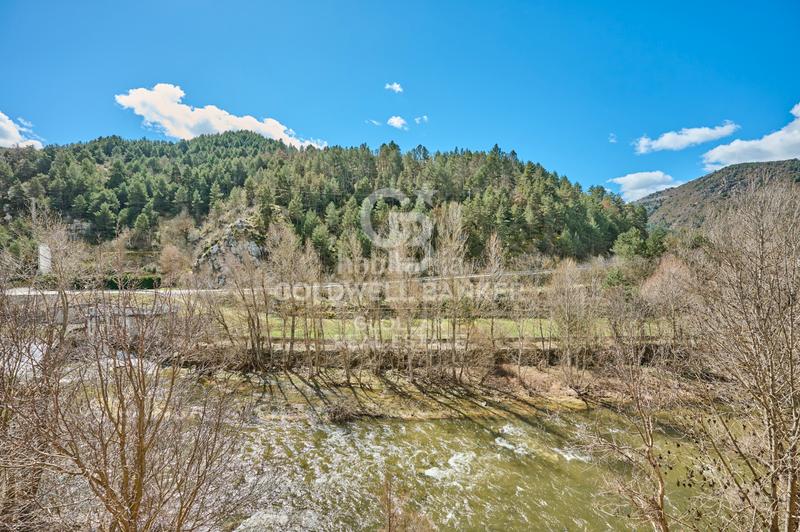 Foto 7cffebfc-7fc6-45fb-a727-6cc79642d415. Piccolo appartamento con camino riscaldamento parcheggio piscina in Montellà i Martinet