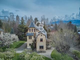 Casa  Avinguda schierbeck. Imponente casa catalogada con historia en puigcerdà
