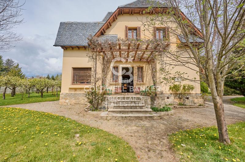 Foto 93066bf7-1131-44a9-aa8b-93b583890653. Haus mit kamin heizung parking in Puigcerdà