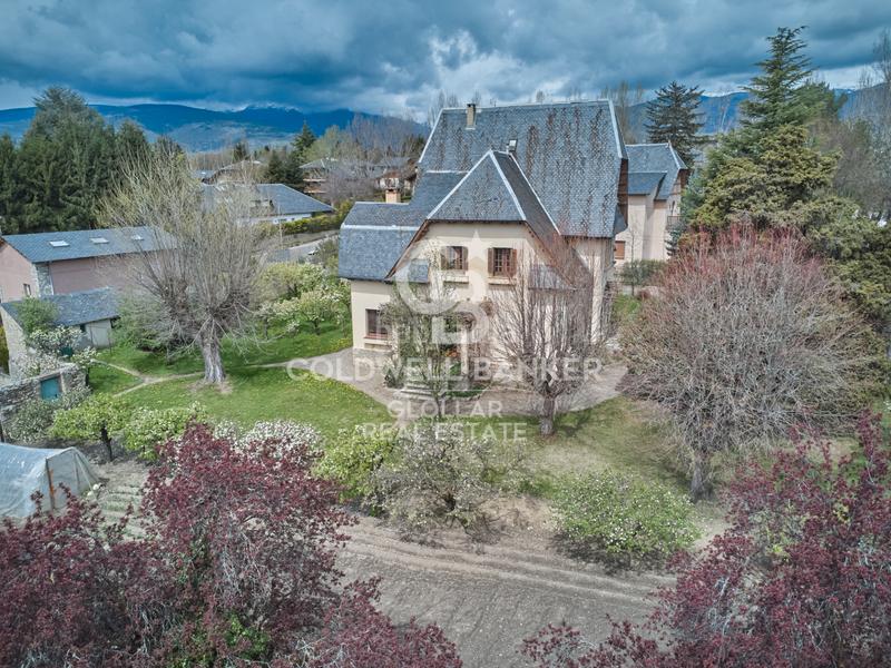 Foto ccd86335-3b51-487a-9743-dd41a349c343. Haus mit kamin heizung parking in Puigcerdà