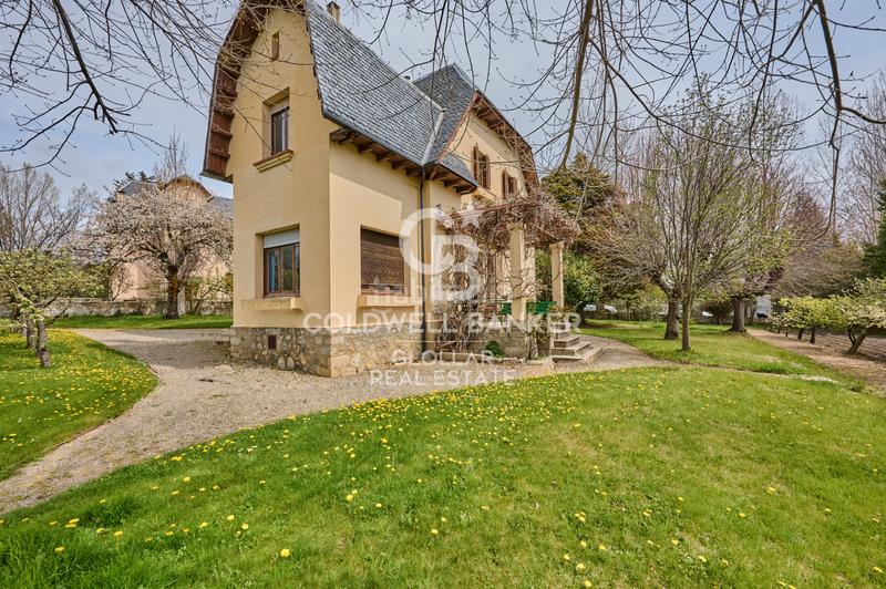 Foto dddba185-b69f-489c-955a-8e4dd4a946a4. Haus mit kamin heizung parking in Puigcerdà