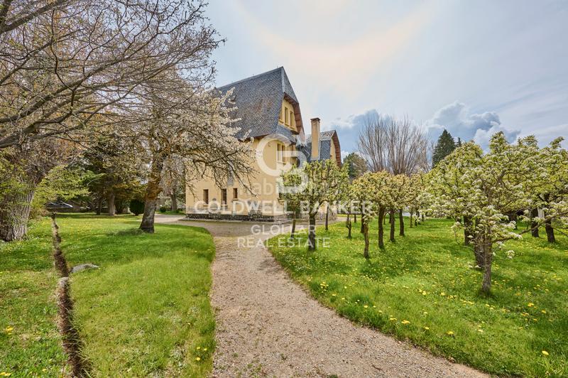 Foto e54596fa-2ac0-4571-91f1-19fb321bfd97. Haus mit kamin heizung parking in Puigcerdà