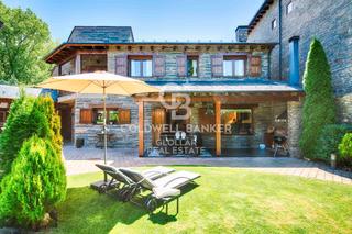 Casa aparellada  N/a. Casa con jardín privado en urxt