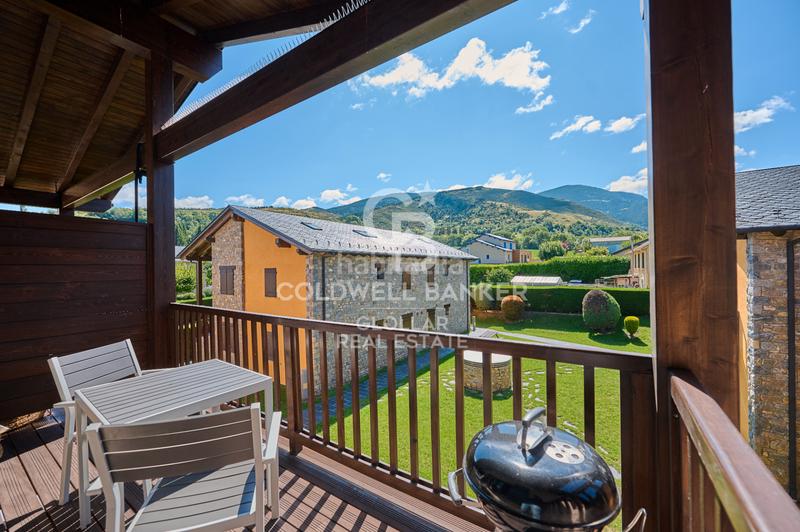 Foto 42b696cb-d7b5-4e7f-9dce-c8f1d864e70c. Apartamento encantador ático con taza y vistas en Err