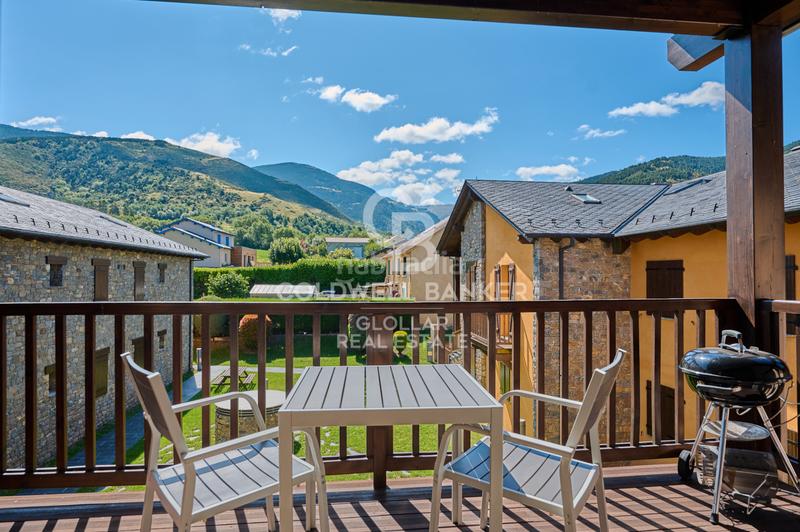 Foto 4b0acd3d-3f32-431c-a200-3463459a3795. Apartamento encantador ático con taza y vistas en Err
