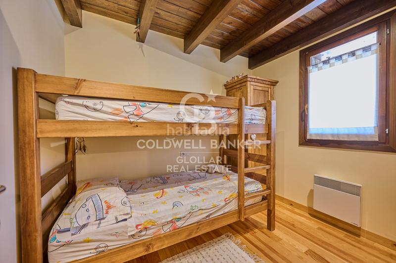 Foto e0acdbcd-1203-43f8-8c56-0776f9d3242d. Apartamento encantador ático con taza y vistas en Err