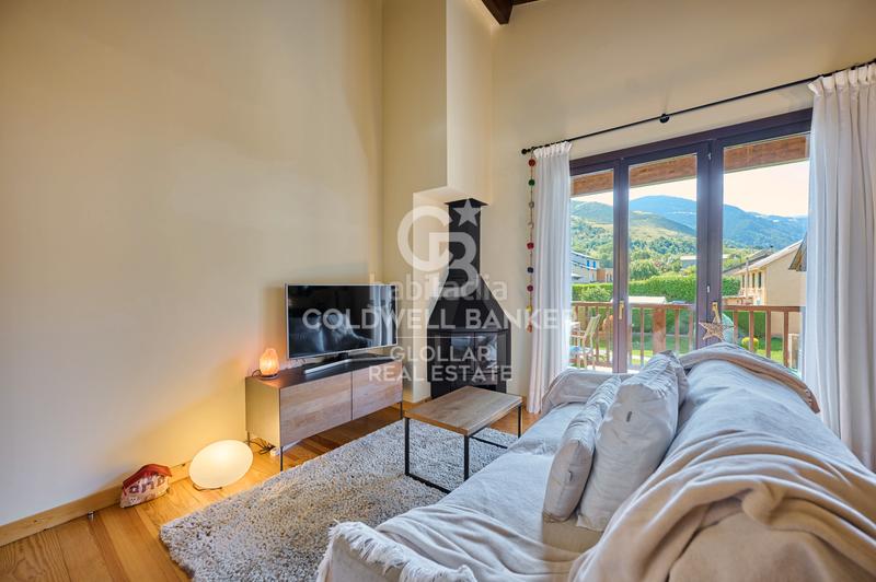 Foto ea84f06f-901e-4688-b7da-a5a3794ce6d1. Apartamento encantador ático con taza y vistas en Err