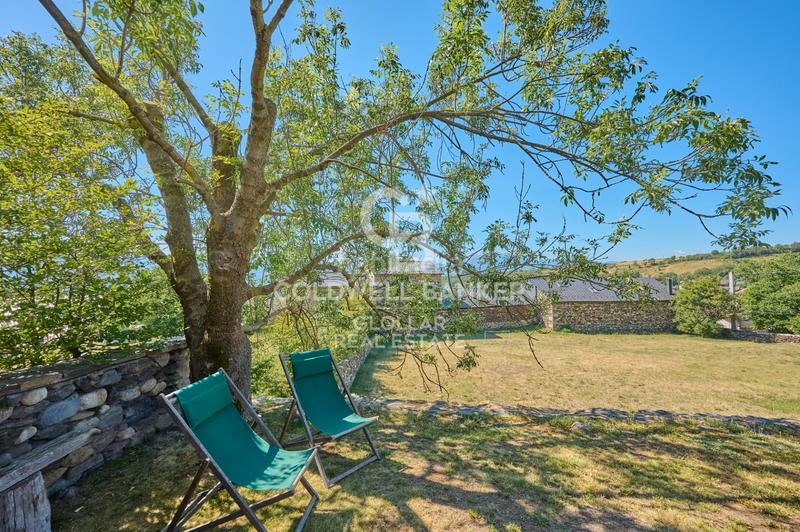 Foto b1442dbb-8b8f-4f36-a124-06f20e6df2d8. Location mas avec cheminée chauffage dans Ur