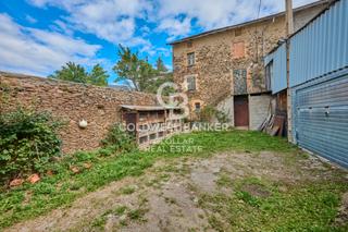 Masia  Chemin des écoliers. Casa de pueblo en osséja con gran potencial de reforma