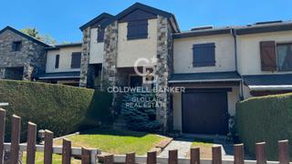 Casa adossada  Osseja ouest. Encantadora casa  con jardín privado en osséja