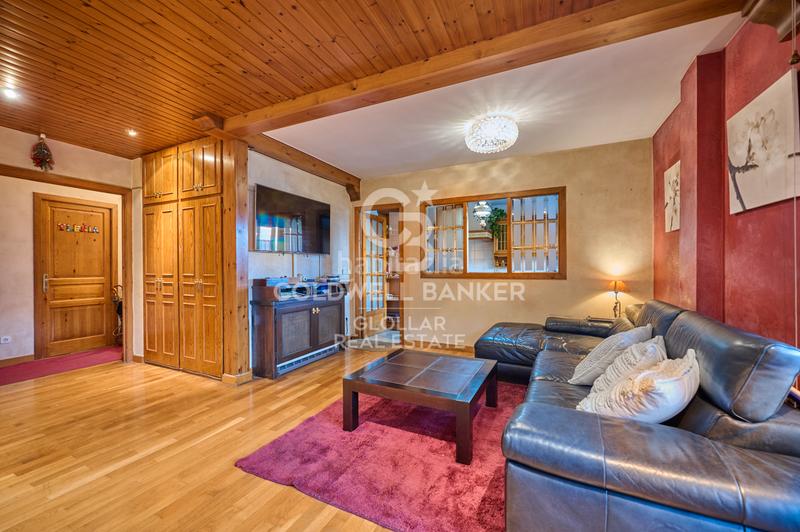 Foto 3782348b-fe63-4f05-adb6-cfec7f8bb4b8. Apartament amb xemeneia aparcament a Puigcerdà