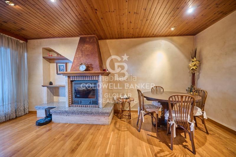 Foto 41ebfb2b-7418-4d6b-8059-0de1e36032b1. Apartament amb xemeneia aparcament a Puigcerdà